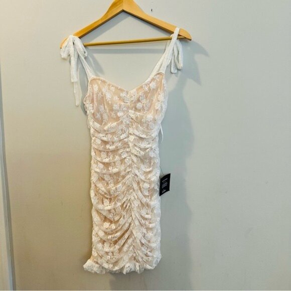 Lulu’s Be Mine Forever White Floral Lace Ruched Bodycon Dress Size Medium - Picture 3 of 16